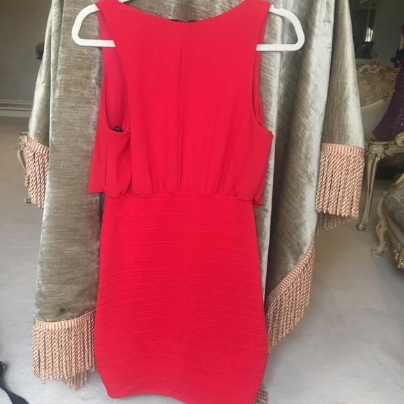 Red dress - Picture 4 of 8